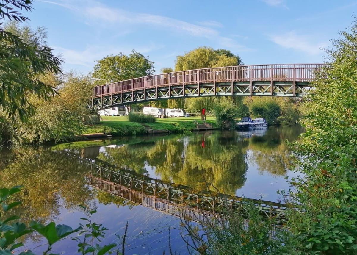 Riverside Park Stratford-upon-Avon Buitenkant foto
